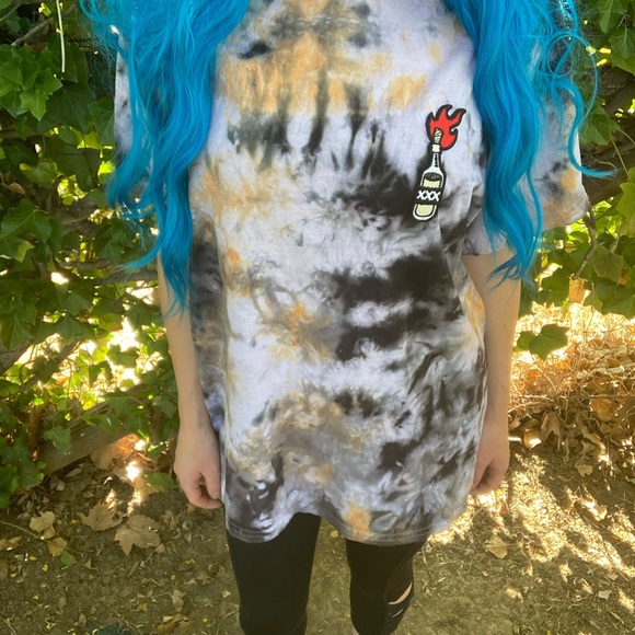 𝚆𝚑𝚊𝚝𝚜 𝚢𝚘𝚞𝚛 𝚙𝚘𝚒𝚜𝚘𝚗?🧡🖤 - Picture 3 of 9